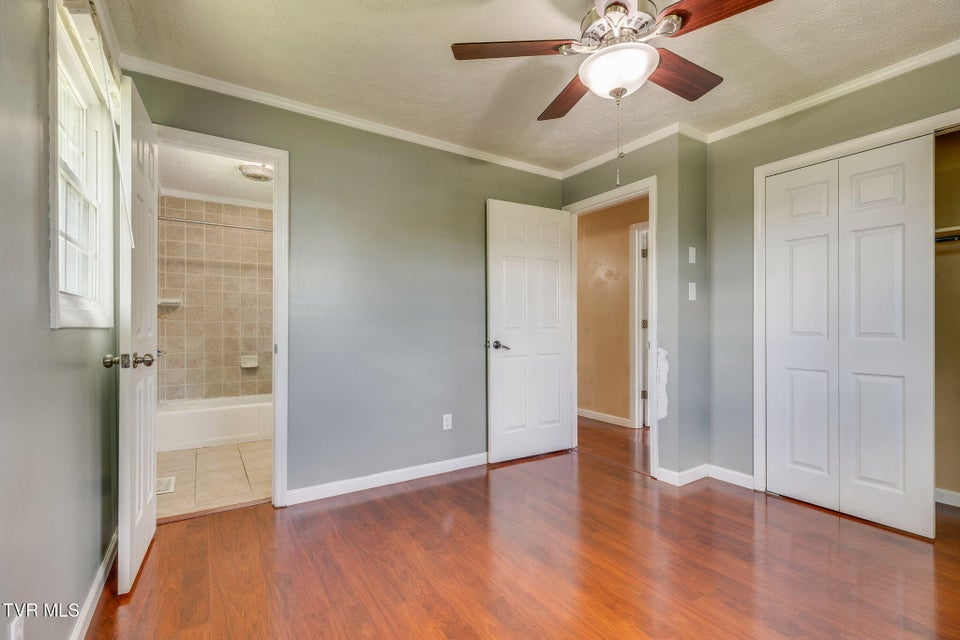 Photo #15: 404 Laurel Ct.