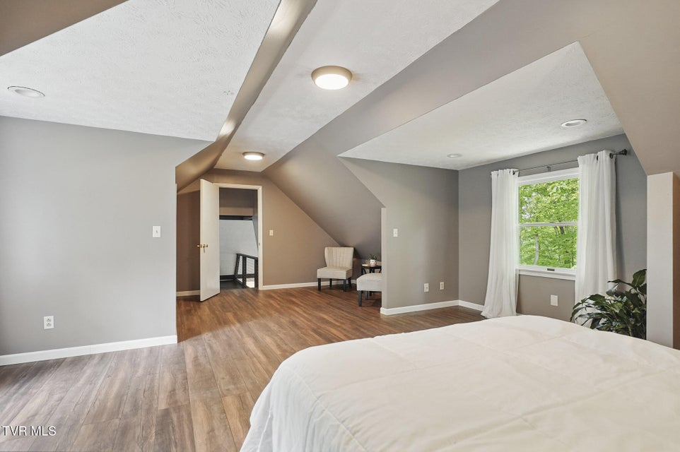 Photo #33: 8466 Courtland Road