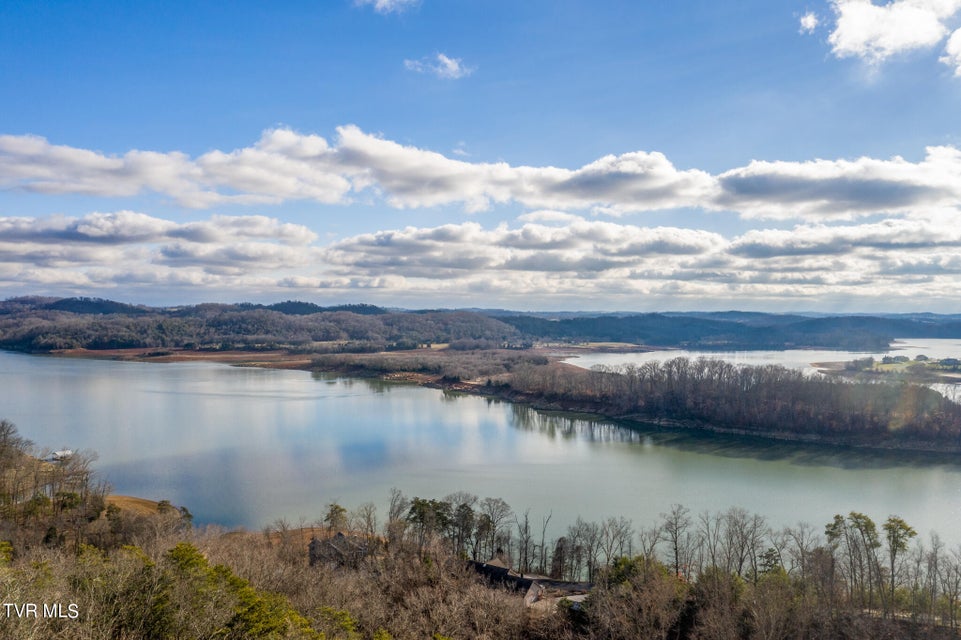Photo #5: 607 Lakeview Drive