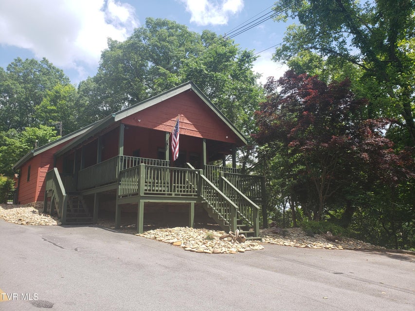 Photo #15: 607 Lakeview Drive