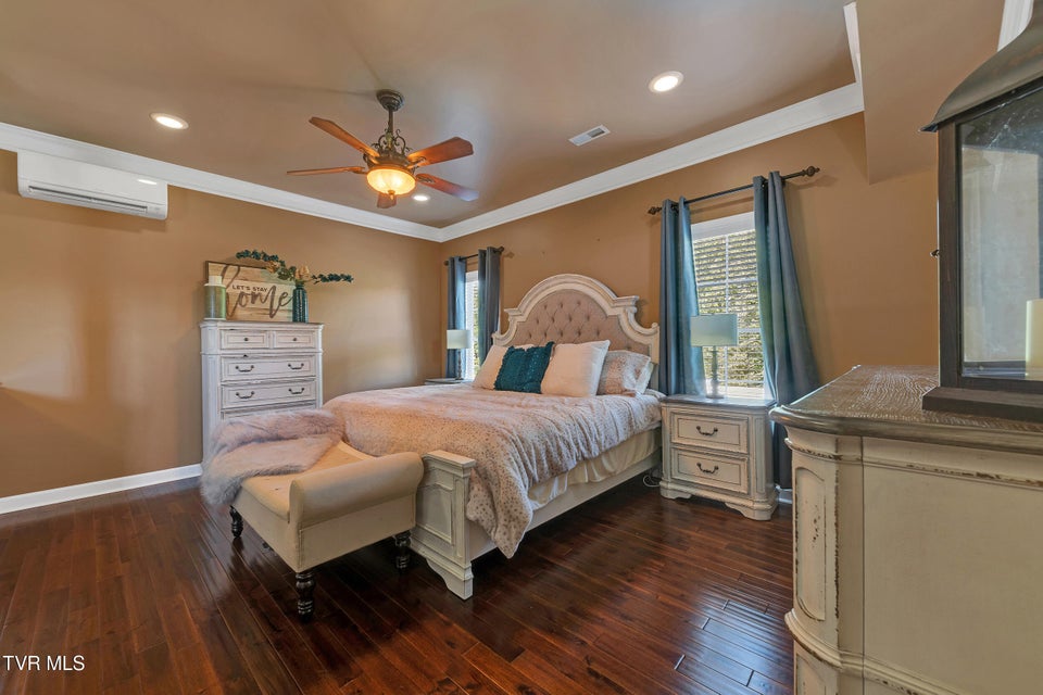 Photo #34: 509 Amelia Court