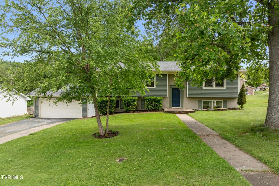 Photo #2: 405 Castaway Drive