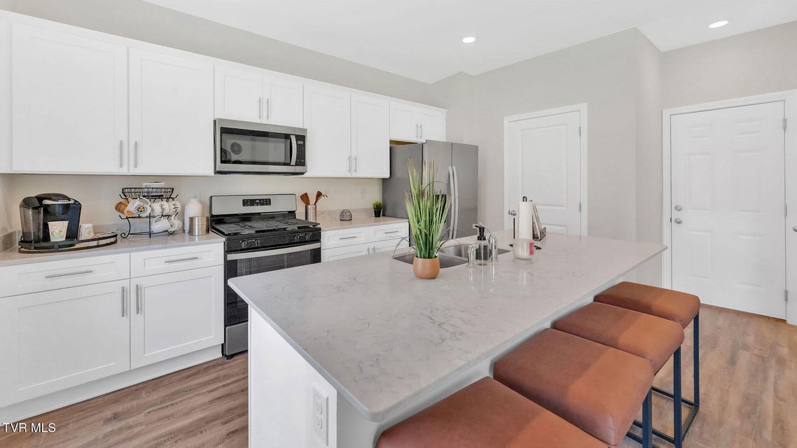 Photo #4: 988 Borage Drive