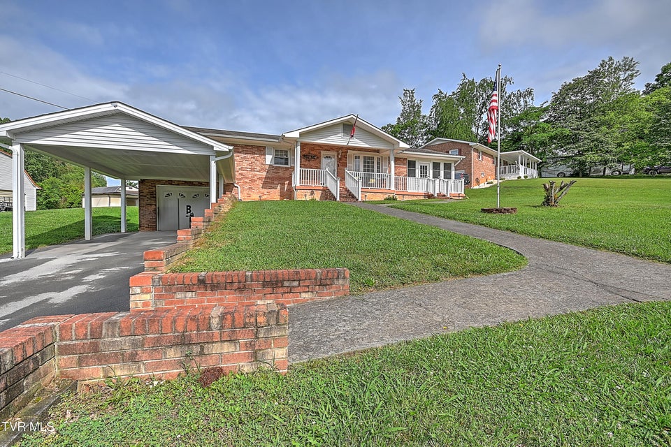 Photo #2: 205 Live Oak Drive
