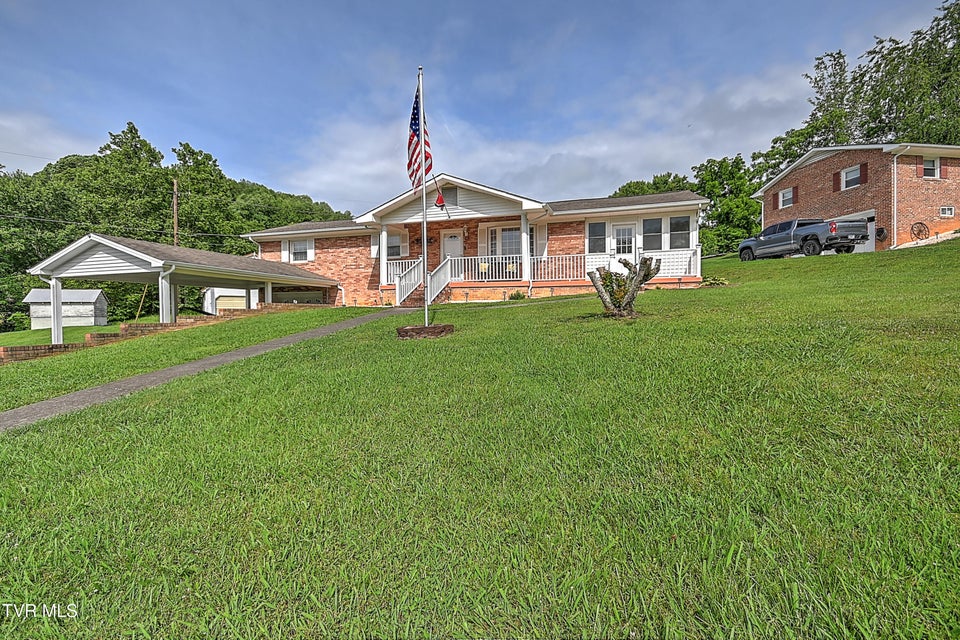 Photo #3: 205 Live Oak Drive