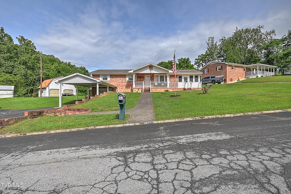 Photo #4: 205 Live Oak Drive