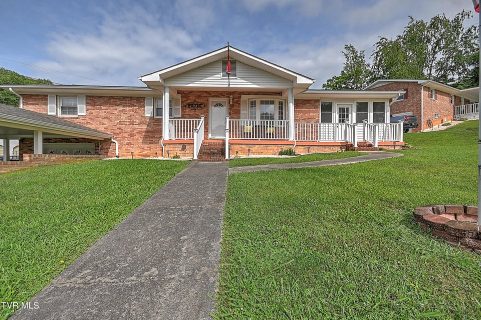 Photo #5: 205 Live Oak Drive