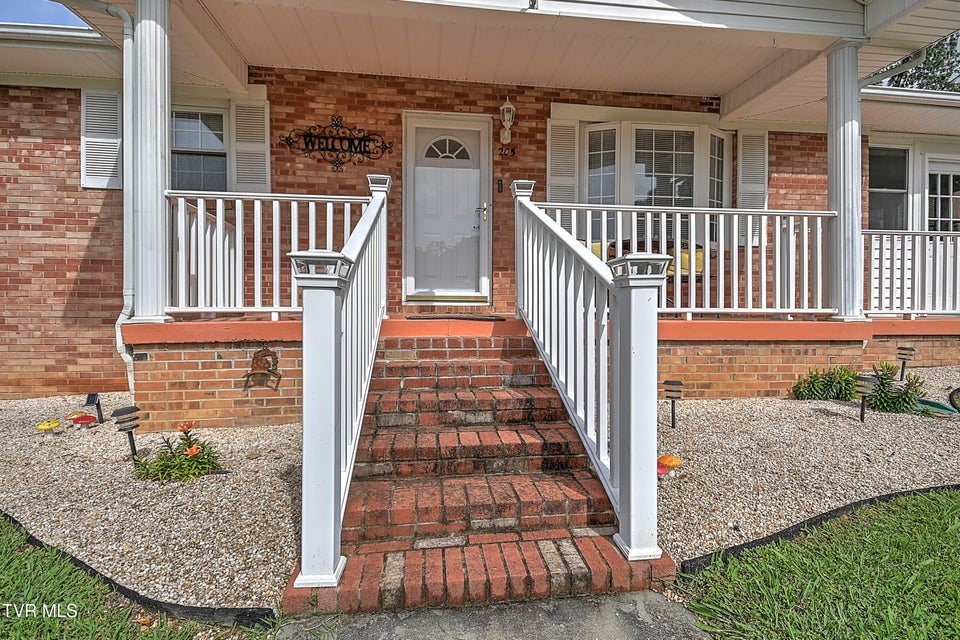 Photo #6: 205 Live Oak Drive