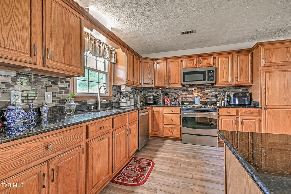 Photo #16: 205 Live Oak Drive