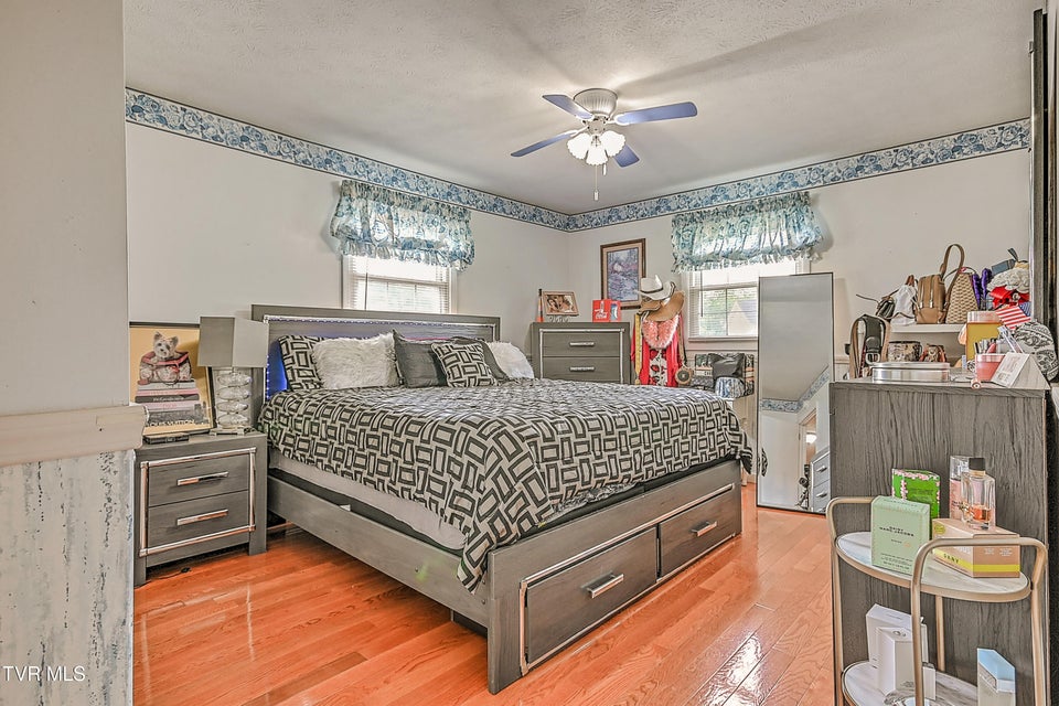 Photo #31: 205 Live Oak Drive