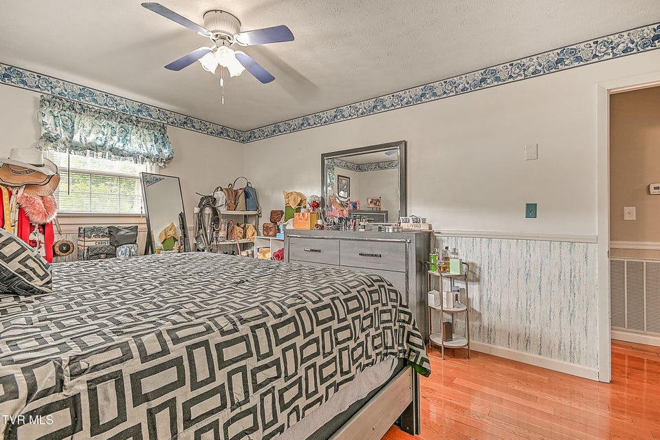 Photo #32: 205 Live Oak Drive