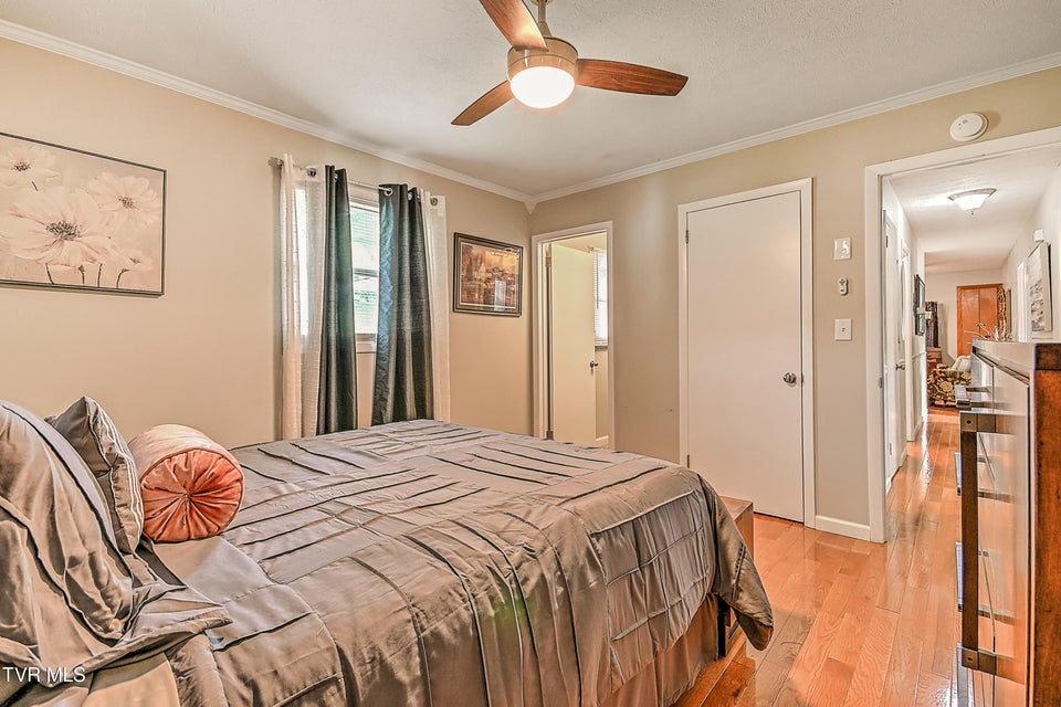 Photo #35: 205 Live Oak Drive