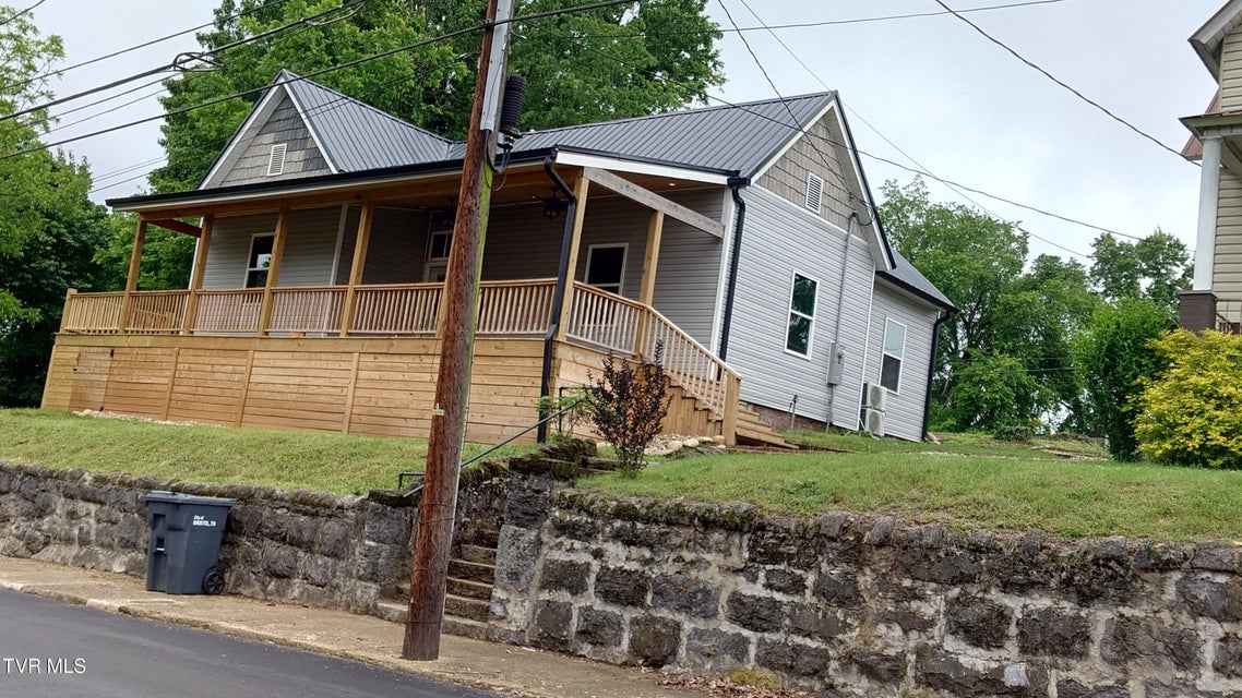 Photo #2: 616 6th Street