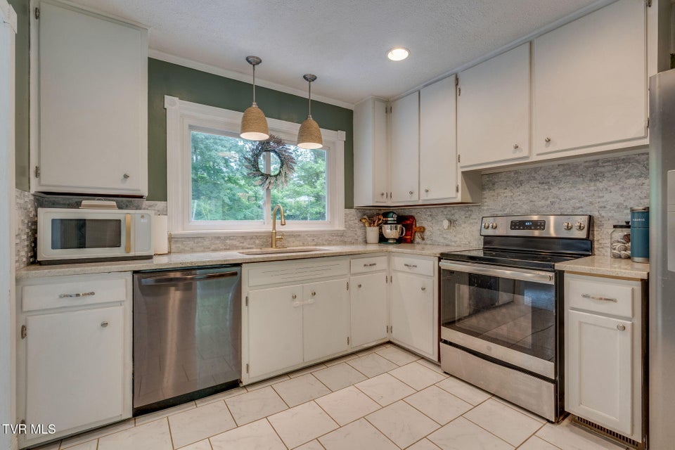 Photo #10: 2300 Stuart Drive