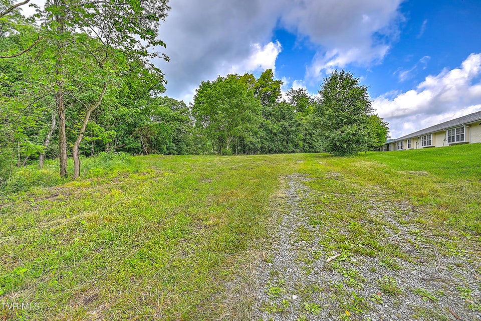 Photo #3: 850 Meadow View Road