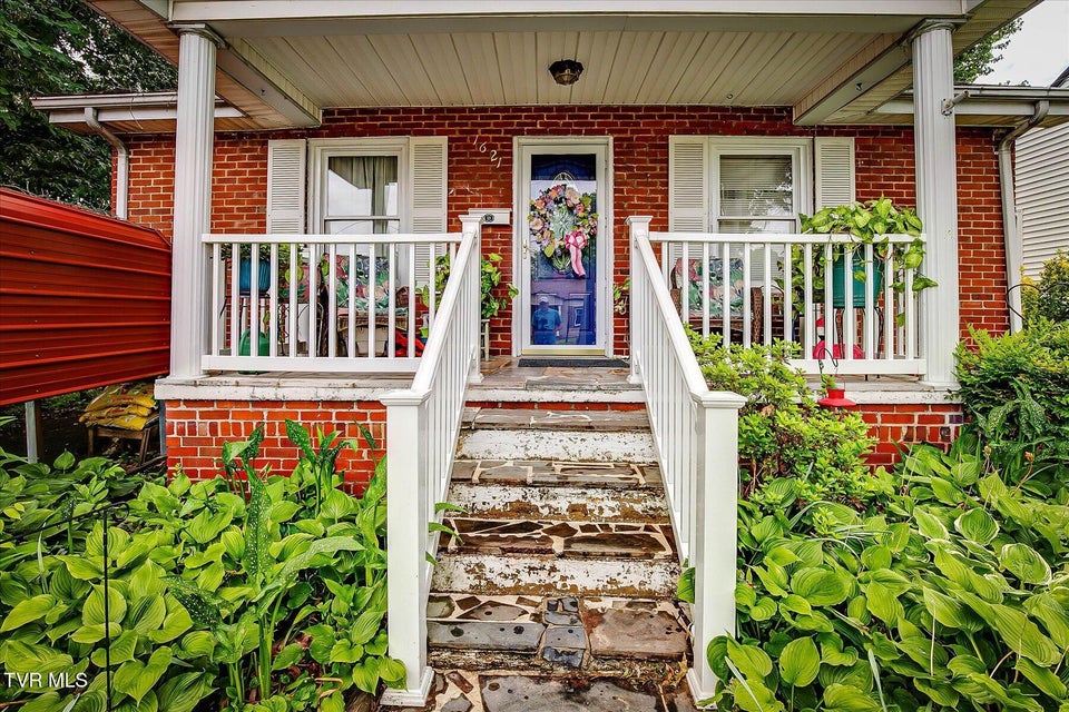 Photo #5: 1621 Barnes Street