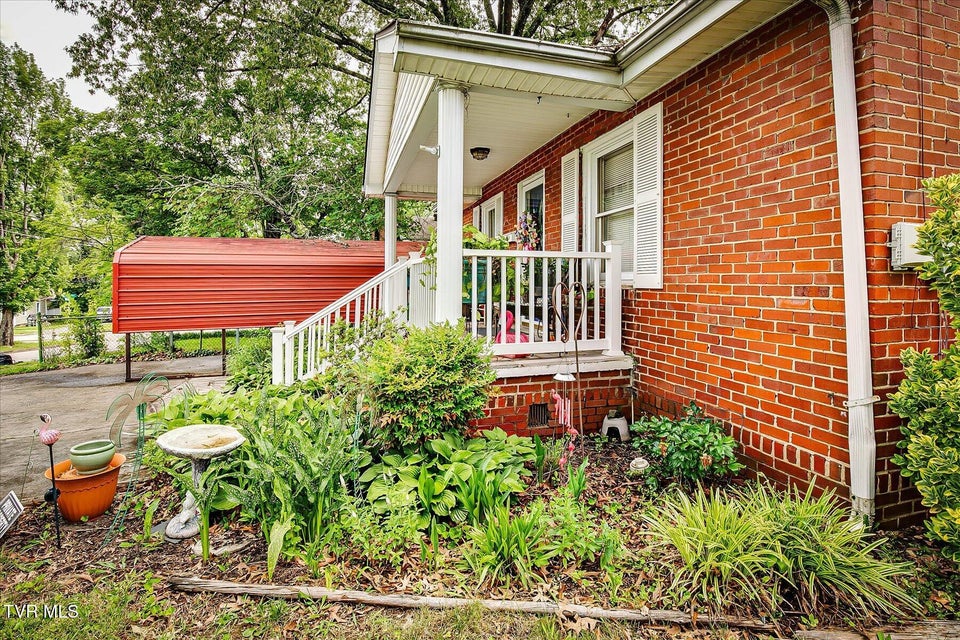 Photo #6: 1621 Barnes Street