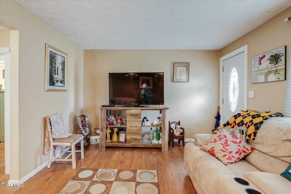 Photo #10: 1621 Barnes Street
