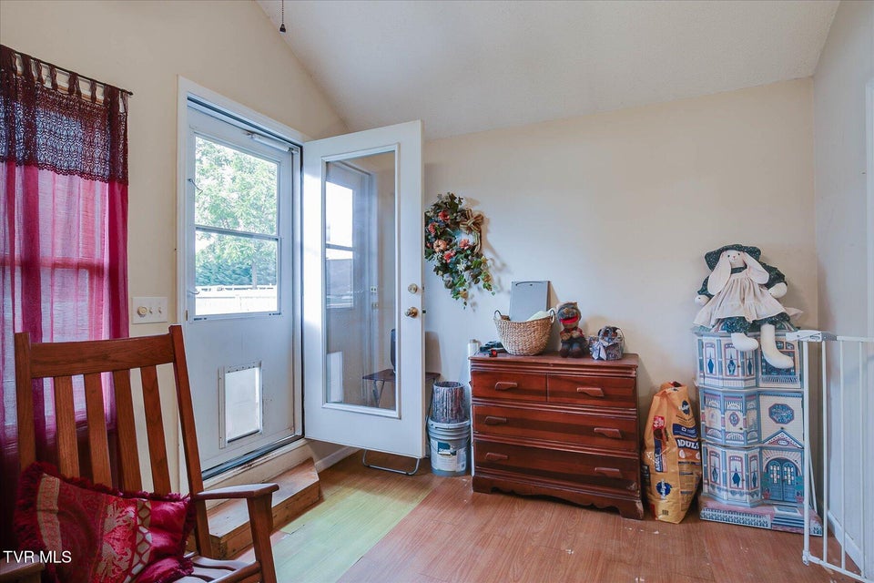 Photo #18: 1621 Barnes Street
