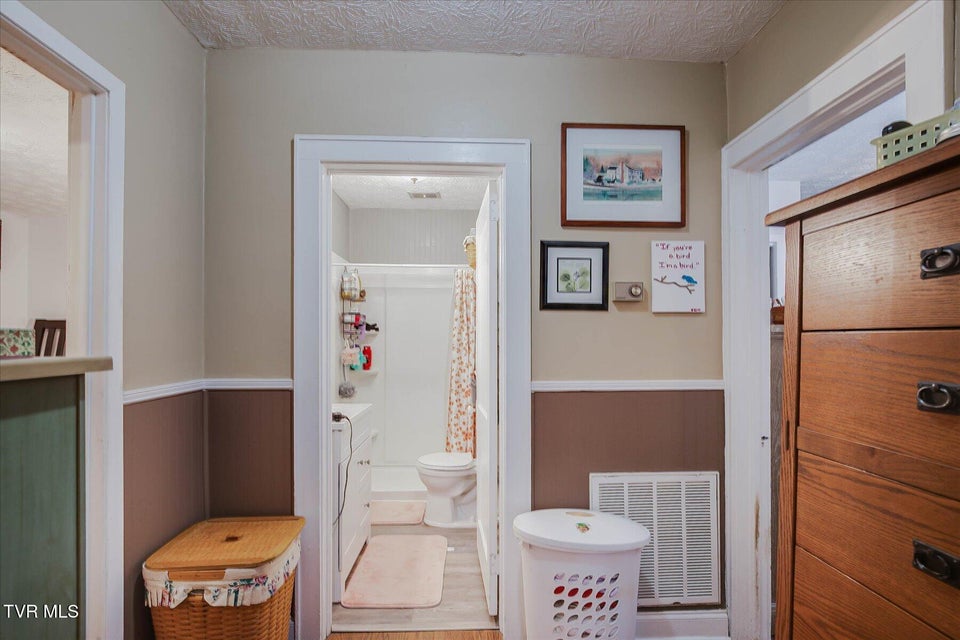Photo #19: 1621 Barnes Street