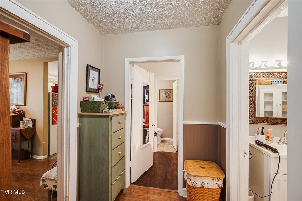 Photo #26: 1621 Barnes Street