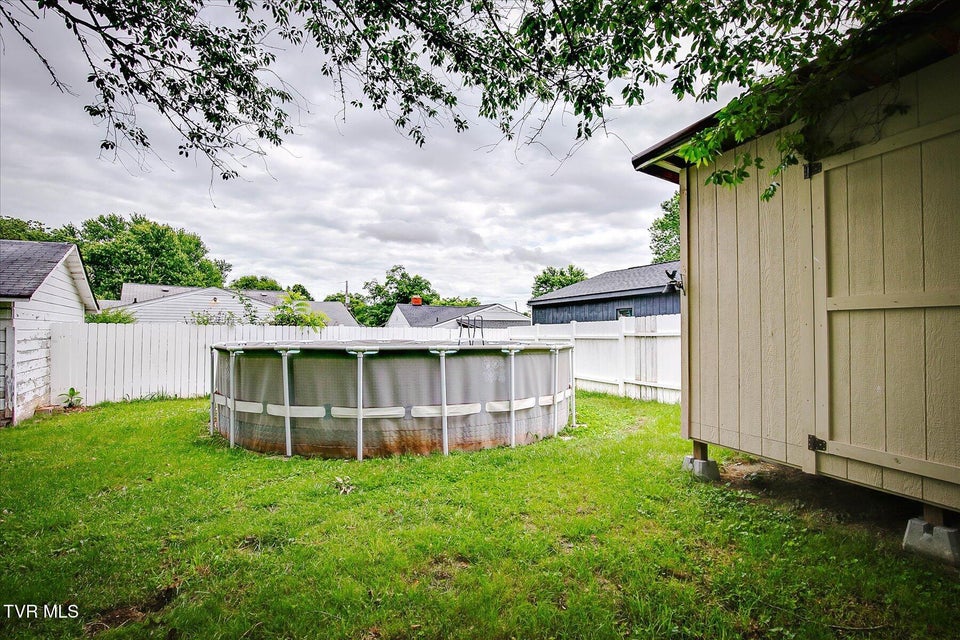 Photo #30: 1621 Barnes Street