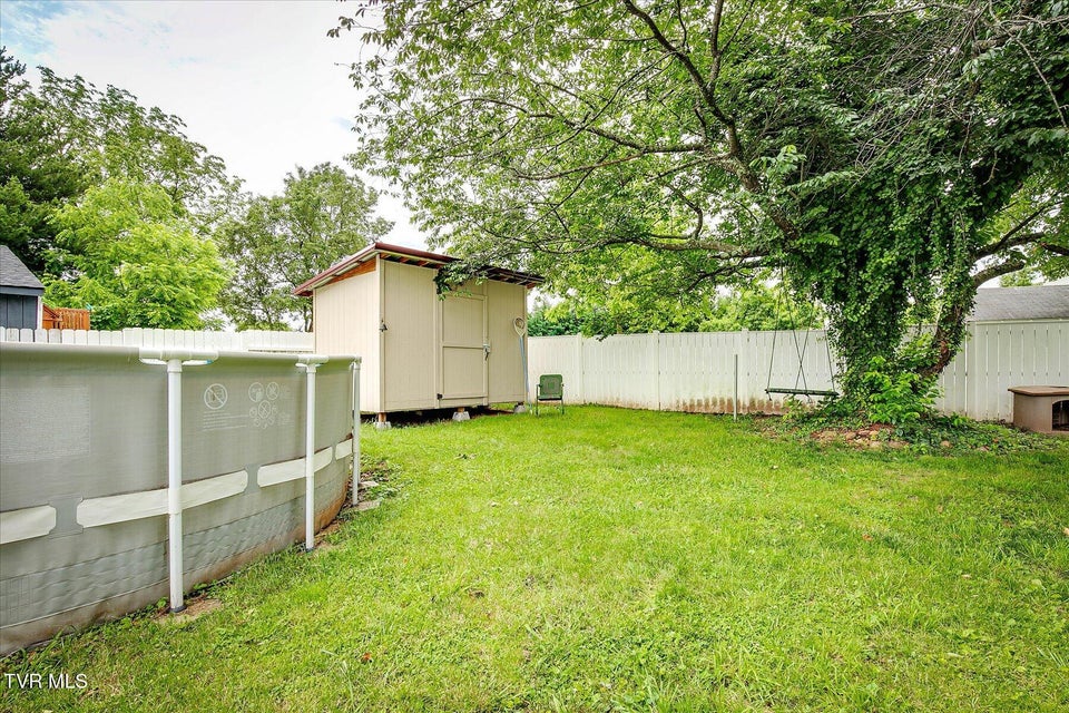 Photo #32: 1621 Barnes Street