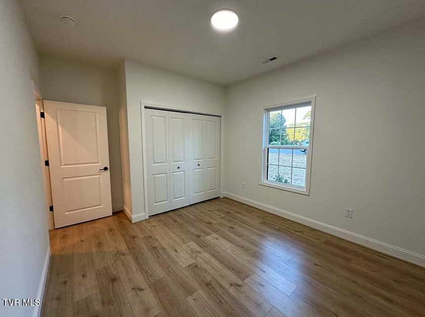 Photo #10: 172 Elbert Way
