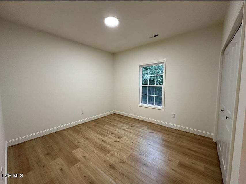Photo #13: 172 Elbert Way