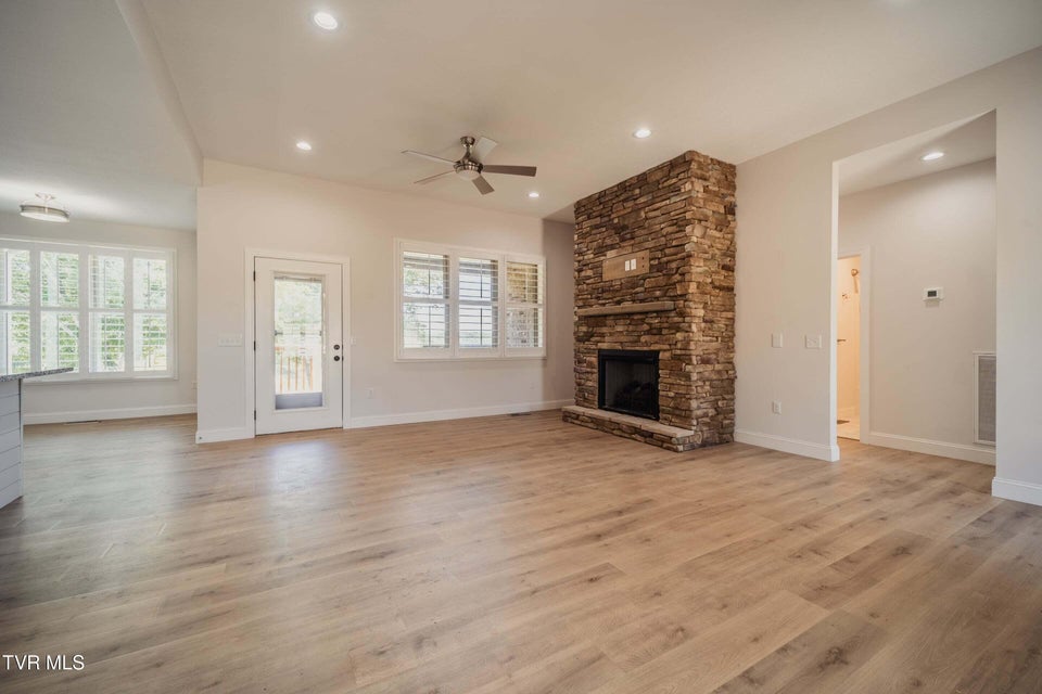 Photo #7: 3107 Bridgewater Boulevard