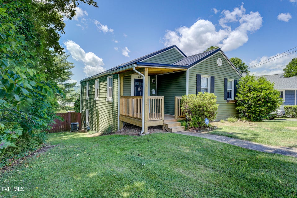 Photo #2: 1321 Pineola Avenue