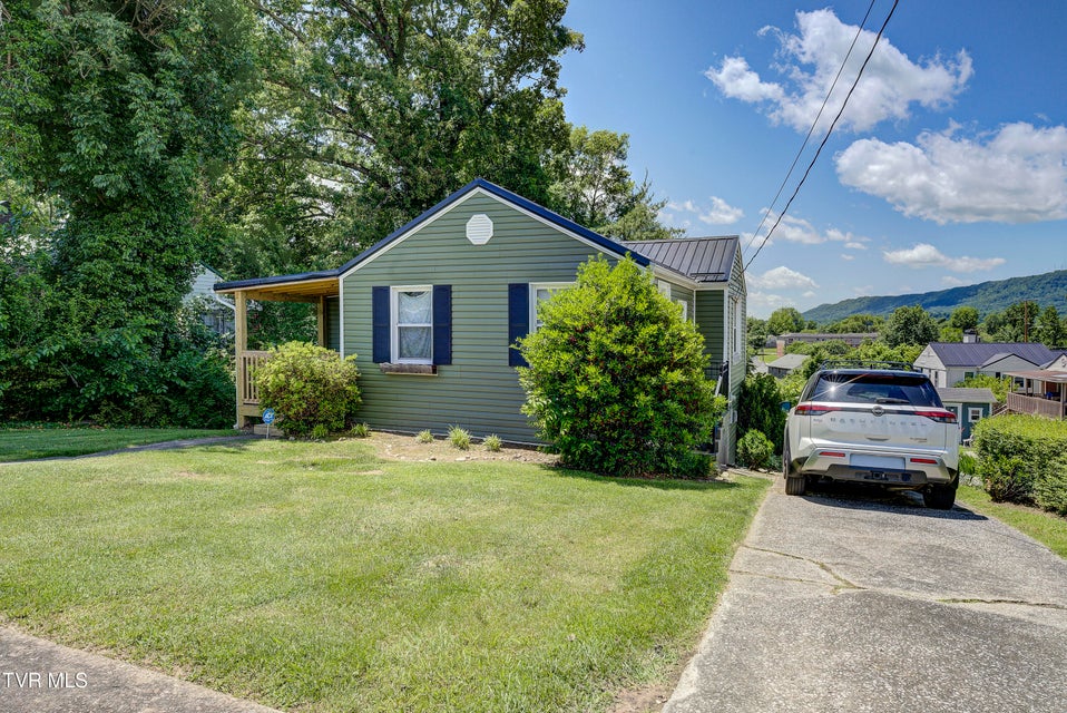 Photo #3: 1321 Pineola Avenue