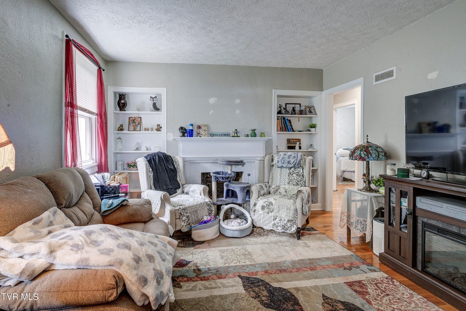 Photo #4: 1321 Pineola Avenue