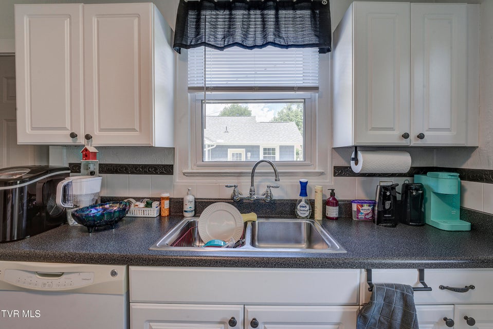 Photo #10: 1321 Pineola Avenue