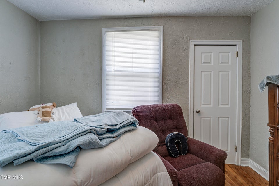 Photo #17: 1321 Pineola Avenue