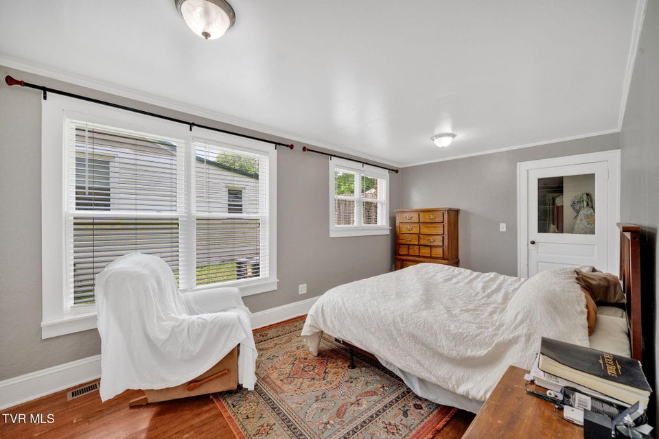 Photo #10: 806 Johnson Avenue