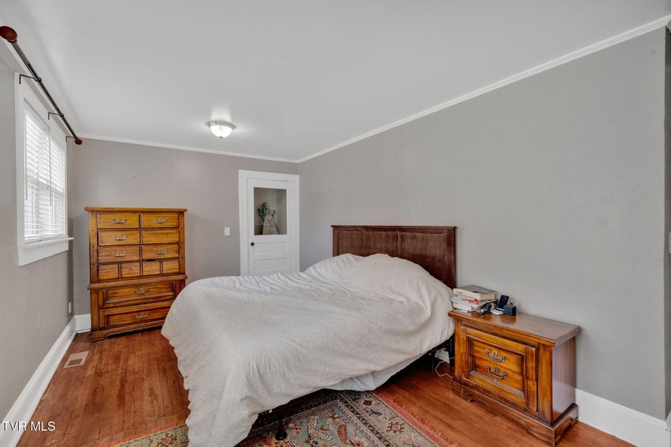 Photo #11: 806 Johnson Avenue