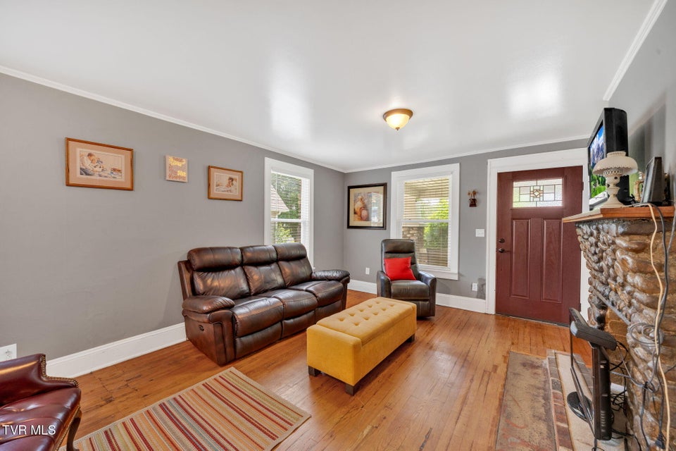 Photo #4: 806 Johnson Avenue