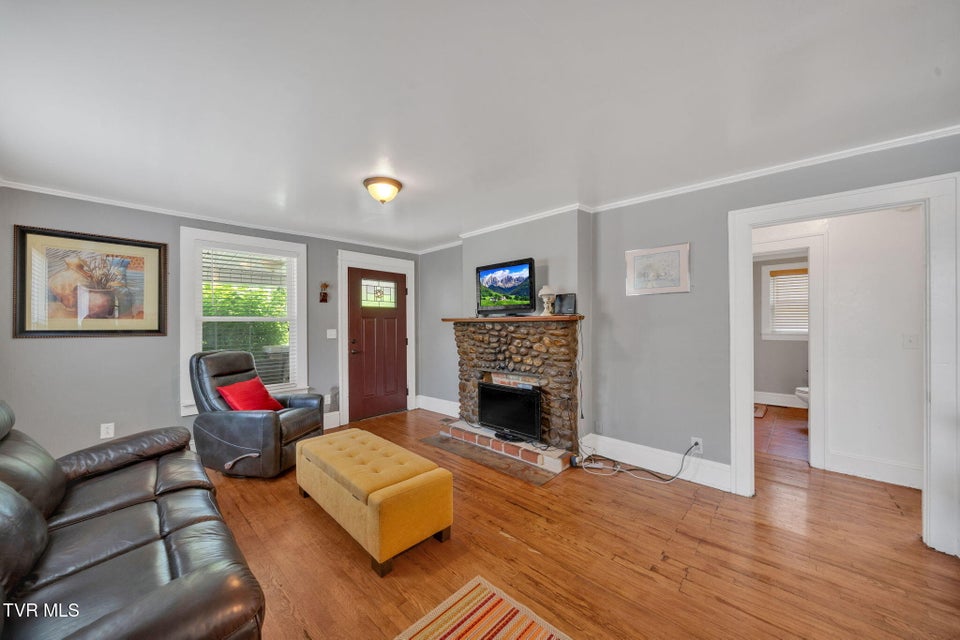Photo #5: 806 Johnson Avenue