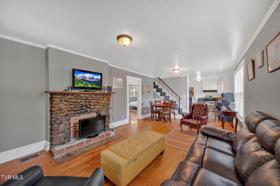 Photo #3: 806 Johnson Avenue