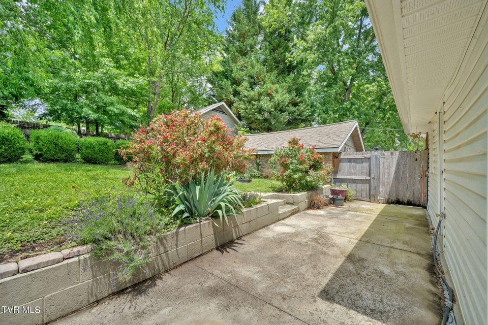 Photo #24: 806 Johnson Avenue