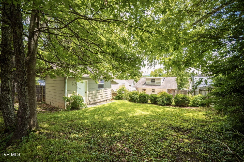 Photo #26: 806 Johnson Avenue