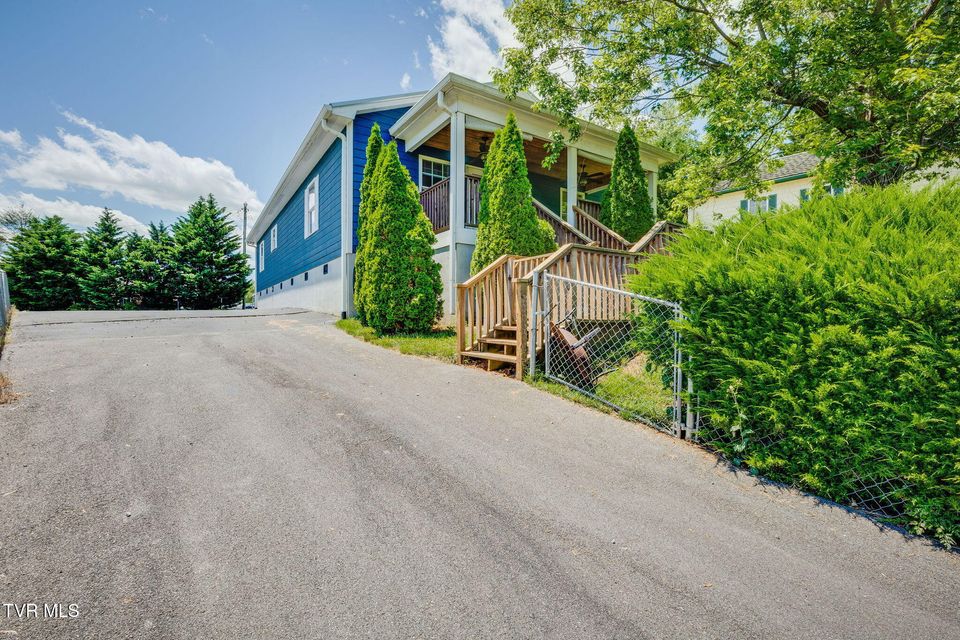 Photo #7: 101 Messick Avenue