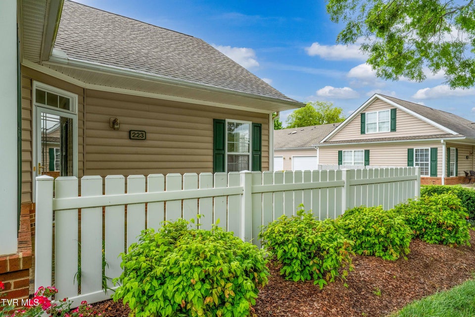 Photo #10: 223 Avonlea Place