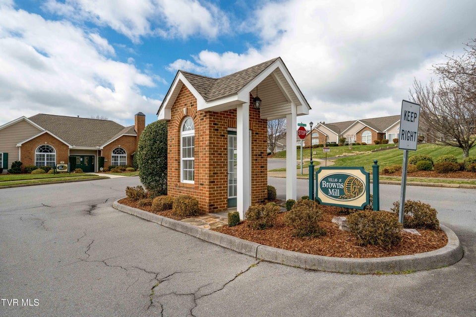 Photo #33: 223 Avonlea Place