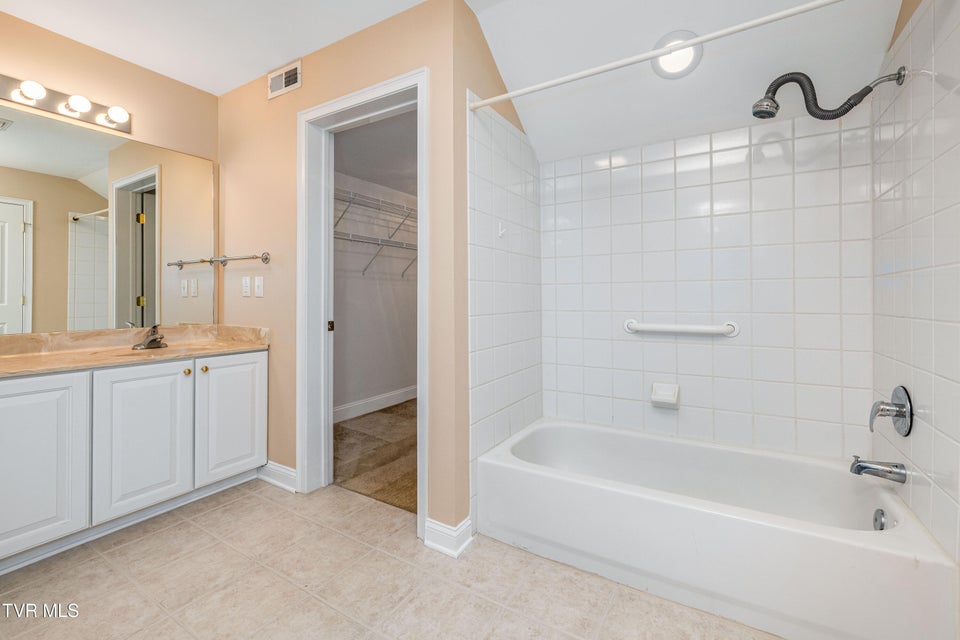Photo #6: 223 Avonlea Place
