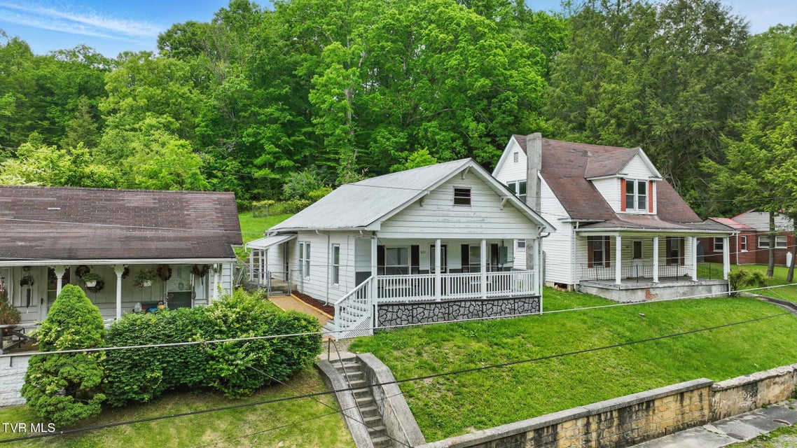 Photo #3: 631 Meadow Street