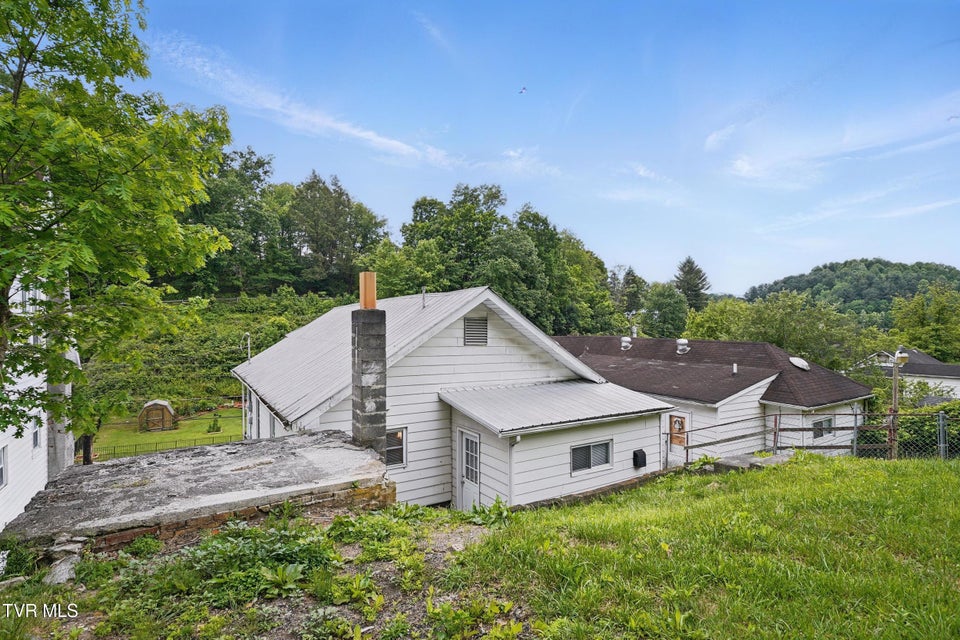 Photo #4: 631 Meadow Street