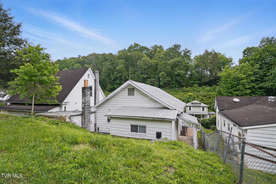 Photo #7: 631 Meadow Street