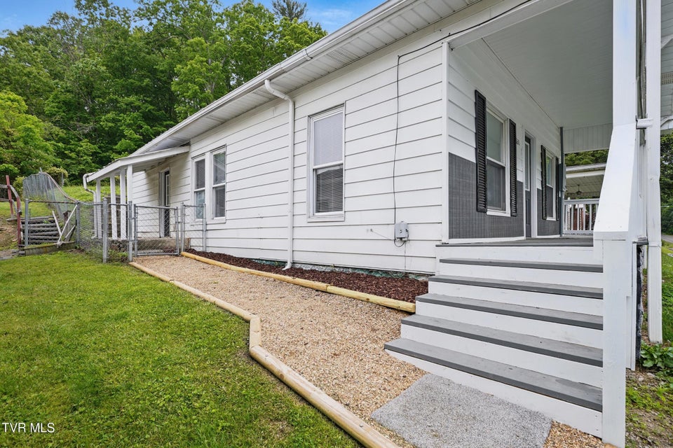 Photo #8: 631 Meadow Street